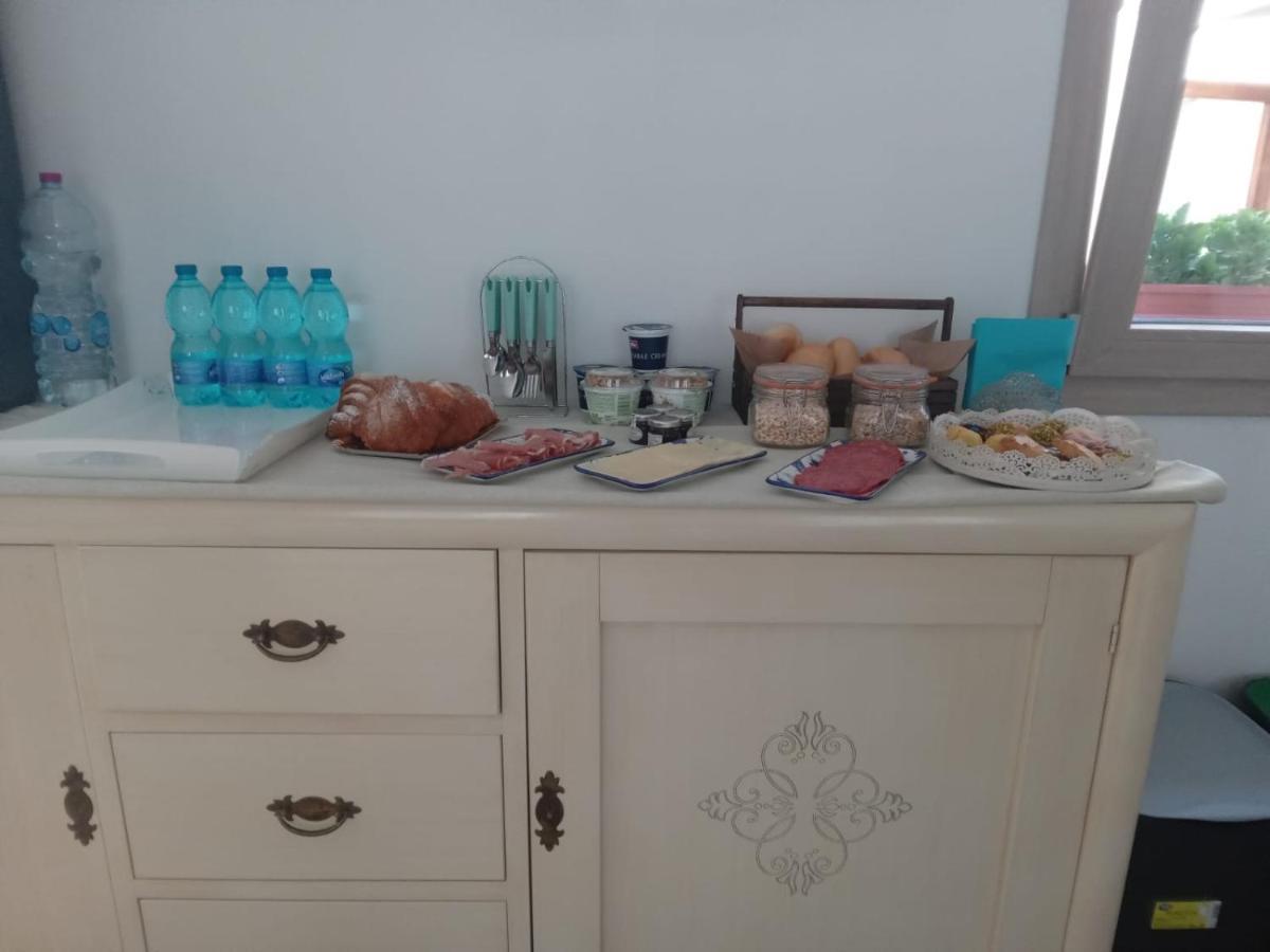 B&B Luchia Орозеи Екстериор снимка
